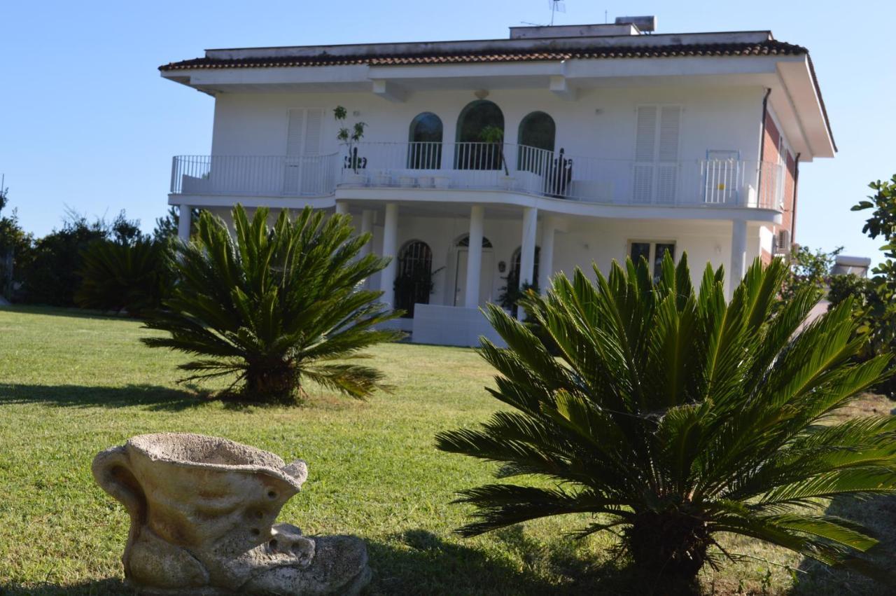 Casa Blanca B&B Latina Exterior foto